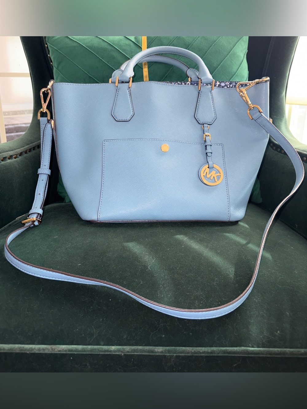 Michael Kors Greenwich Sky Blue Saffiano leather Tote With Gold-tone hardware